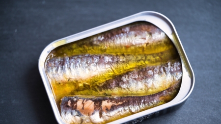 La OCU asegura que falta información nutricional en latas de sardinas en aceite oliva