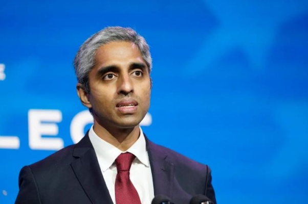 Vivek Murthy habla durante un evento en el teatro The Queen en Wilmington, Delaware, el 8 de diciembre de 2020. (Susan Walsh/AP Photo)