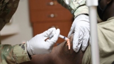 La Marina de EE.UU. eliminará antecedentes de SEAL y marineros que rechazaron vacunas contra COVID