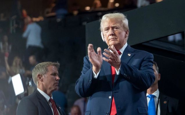 El candidato republicano y expresidente Donald J. Trump asiste al RNC 2024 en Milwaukee, Wisconsin, el 15 de julio de 2024. Trump hace su primera aparición pública desde el intento de asesinato. (Madalina Vasiliu/The Epoch Times)