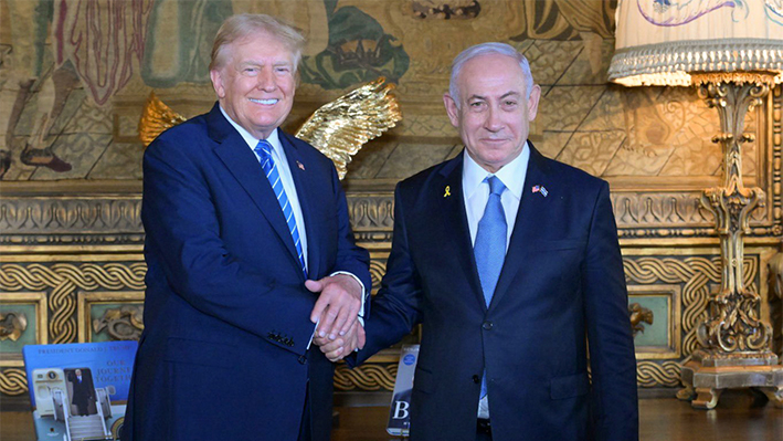 Fotografía tomada de la cuenta oficial de X del primer ministro de Israel, Benjamín Netanyahu, reunido con el expresidente (2017-2021) y candidato republicano a la Casa Blanca, Donald Trump (2017-2021), este 26 de julio de 2024, en Florida (Estados Unidos). (EFE/ Cuenta de X Benjamín Netanyahu)