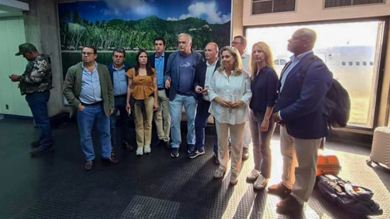 La delegación de parlamentarios del PP que se ha desplazado a Venezuela por las elecciones de este domingo se encuentra retenida en el aeropuerto de Caracas, según ha informado el presidente del PP, Alberto Núñez Feijóo, en su cuenta de X. EFE/@NunezFeijoo