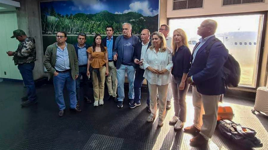 Régimen de Maduro expulsa a delegación de parlamentarios del PP