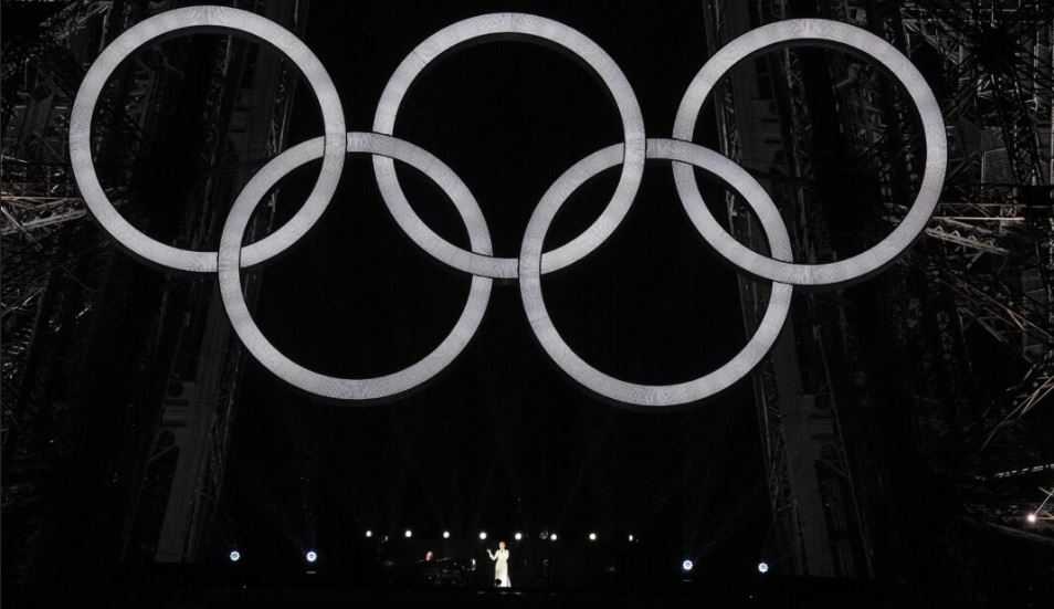 Momentos de la ceremonia de los Juegos Olímpicos con Céline Dion, la antorcha de Zidane y los músicos
