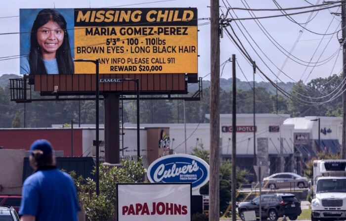 Una valla publicitaria en busca de información sobre la desaparición de María Gómez-Pérez se muestra en Gainesville, Georgia, el 26 de julio de 2024. (Scott Rogers/The Times vía AP)