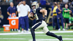 Jake Haener, mariscal de campo de los New Orleans Saints, revela que tiene cáncer