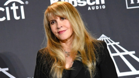 Stevie Nicks dice que una «extraña» emergencia médica le obligó a cancelar sus conciertos