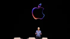 Apple acepta cumplir con directrices de seguridad de IA del gobierno de Biden