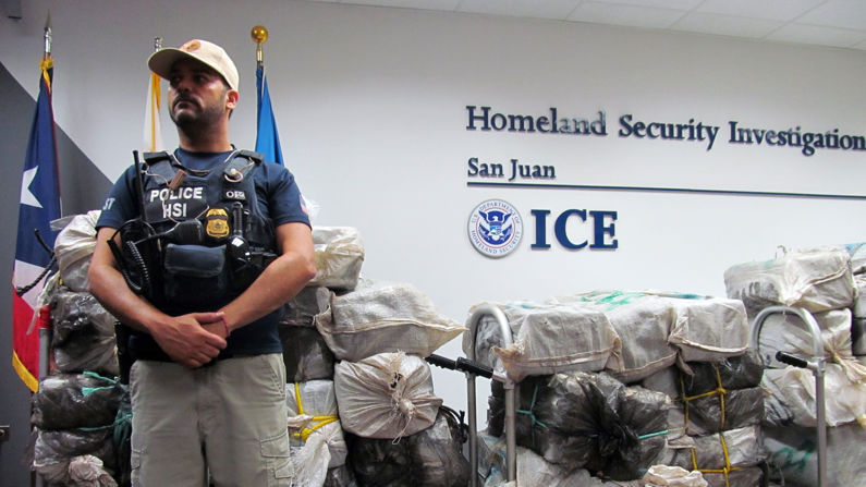 Un cargamento de 66 bloques de cocaína dentro de varios bultos fue encontrado este lunes cerca de un muelle en la isla-municipio de Culebra, reportó la Policía de Puerto Rico. Fotografía de archivo. (EFE/Jorge Muñiz)