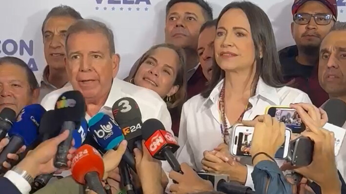 El candidato presidencial Edmundo González y la líder opositora María Corina Machado llegaron este domingo a las 7:20 p.m. a la sede de Vente Venezuela en Caracas, para dar algunas declaraciones, el 28de julio de 2024, en Caracas, Venezuela (Crédito: Comunicaciones vente Venezuela)