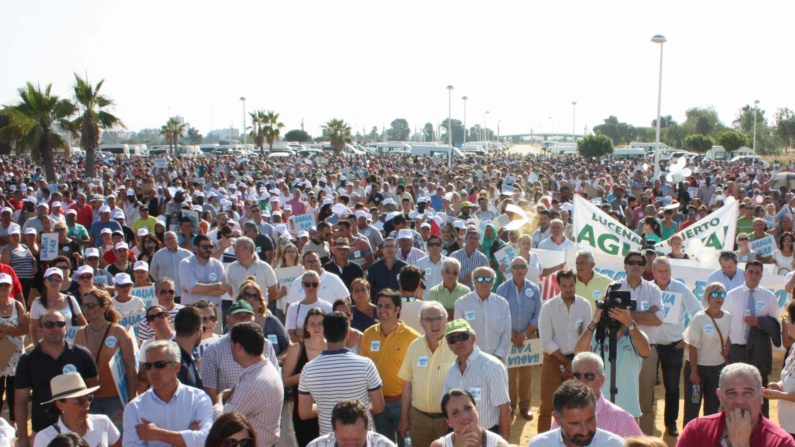 La Plataforma en Defensa de los Regadíos del Condado durante una movilización en Sevilla en febrero de 2023. Foto: Plataforma en Defensa de los Regadíos del Condado. 