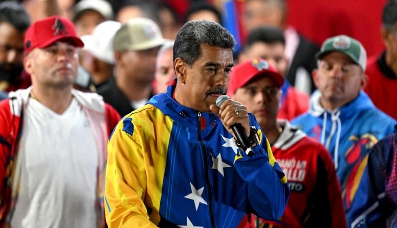 El presidente y candidato presidencial venezolano, Nicolás Maduro, pronuncia un discurso tras los resultados de las elecciones presidenciales en Caracas, el 29 de julio de 2024. (Juan Barreto/AFP vía Getty Images)