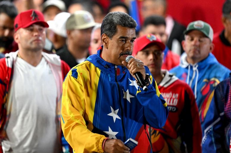 El presidente y candidato presidencial venezolano, Nicolás Maduro, pronuncia un discurso tras los resultados de las elecciones presidenciales en Caracas, el 29 de julio de 2024. (Juan Barreto/AFP vía Getty Images)