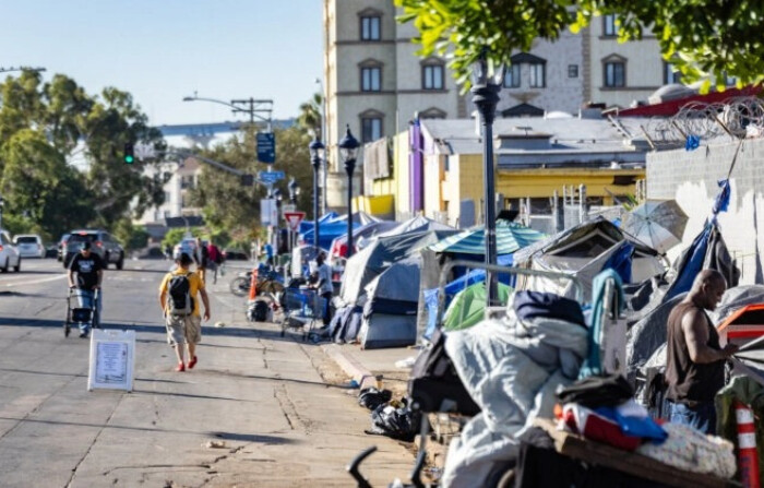 Un campamento de sin techo en San Diego el 4 de octubre de 2023. (John Fredricks/The Epoch Times)
