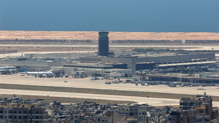 Vista del aeropuerto internacional de Beirut desde Baabda, Líbano, el 28 de julio de 2024. (Mohamed Azakir/Reuters)
