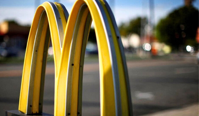 El logotipo de McDonald's (MCD) en Los Ángeles el 22 de abril de 2016. (Lucy Nicholson/Reuters)