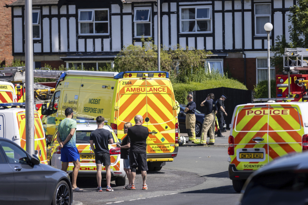 ocho-personas-heridas-y-hombre-detenido-tras-ataque-con-cuchillo-inglaterra1.jpg