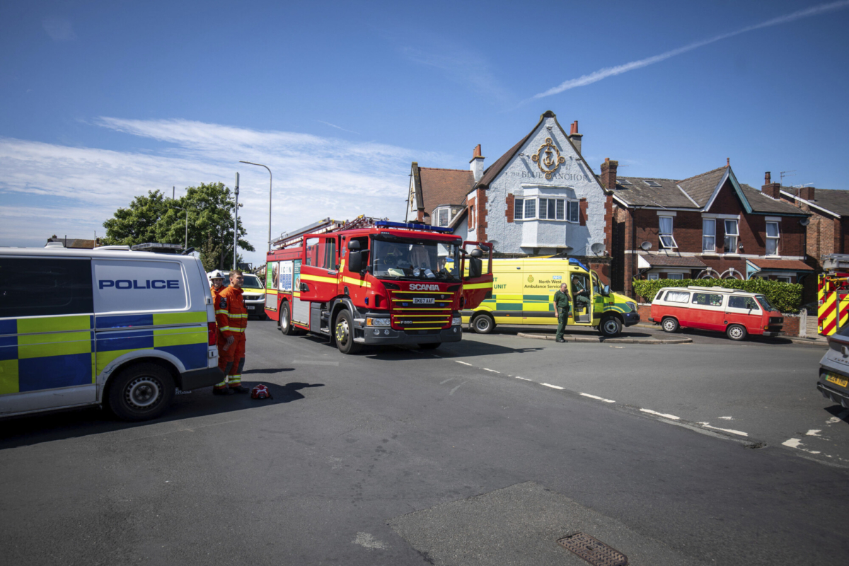 ocho-personas-heridas-y-hombre-detenido-tras-ataque-con-cuchillo-inglaterra3.jpg