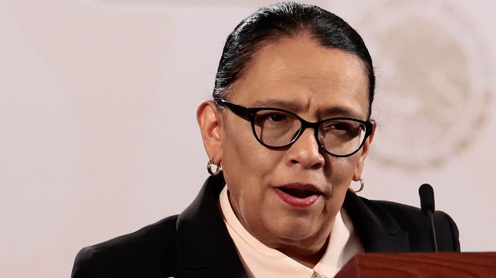 La secretaria de Seguridad y Protección Ciudadana (SSPC), Rosa Icela Rodríguez participa durante una rueda de prensa en el Palacio Nacional, en Ciudad de México, México, el 29 de julio de 2024. (EFE / José Méndez)