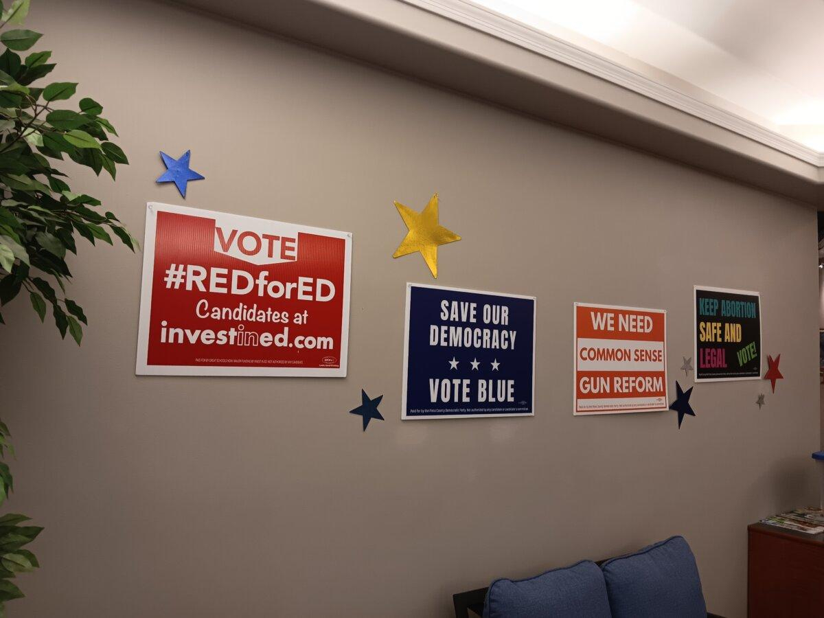 Una oficina de campaña demócrata en Tucson, Arizona, el 28 de julio de 2024. (Nathan Worcester/The Epoch Times)