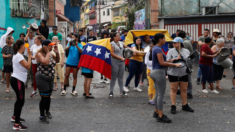 Miles de venezolanos salen a las calles de Caracas a manifestarse tras resultados de las elecciones