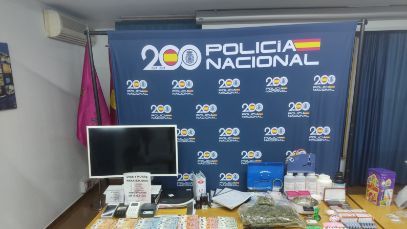 Agentes de la Policía Nacional han liberado a 32 víctimas de trata y han desarticulado una organización criminal dedicada a la explotación sexual de mujeres en Madrid, Málaga y Toledo. (Foto: EFE/ Policía Nacional)