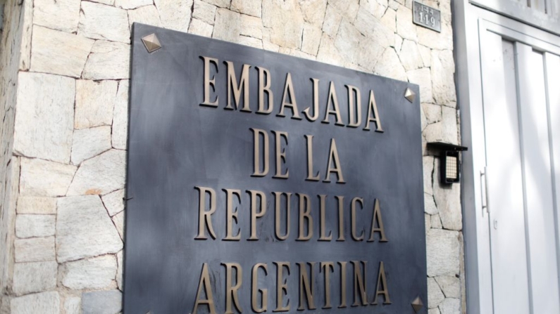 Residencia de la Embajada de la República Argentina en la ciudad de Caracas, Venezuela. (Leonardo Fernandez Viloria/Getty Images)