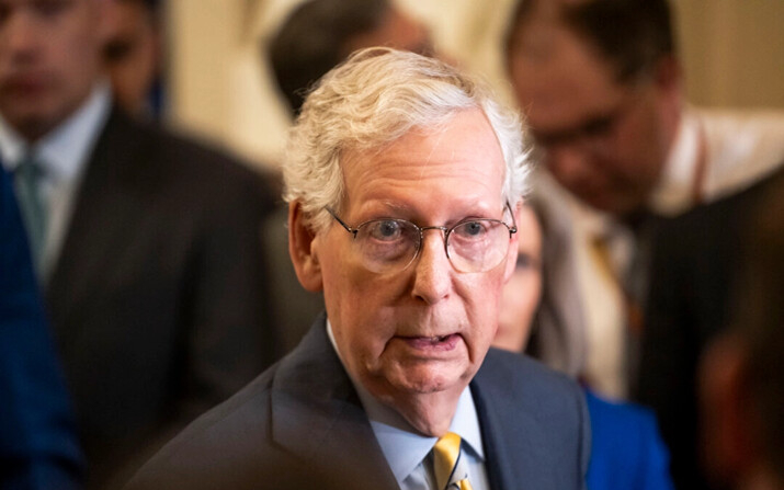 El senador Mitch McConnell (R-Ky.) habla durante la conferencia de prensa semanal del Senado en el Capitolio de EE.UU., el 9 de julio de 2024. (Madalina Vasiliu/The Epoch Times)