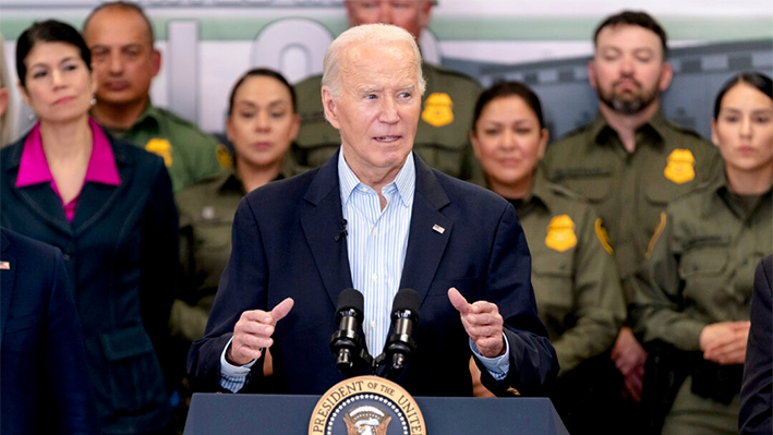 El presidente Joe Biden pronuncia un discurso sobre inmigración y seguridad fronteriza en la estación de Brownsville en Olmito, Texas, el 29 de febrero de 2024. (Cheney Orr/Getty Images)