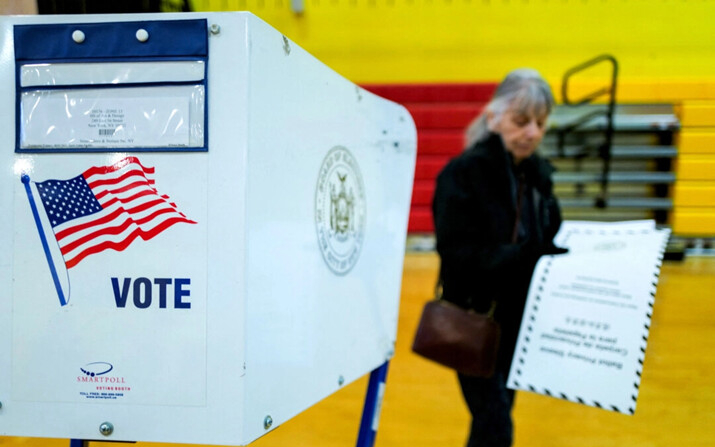 Un centro de votación de Manhattan durante las elecciones primarias presidenciales del estado de Nueva York, el 2 de abril de 2024. (Charly Triballeau/AFP vía Getty Images)