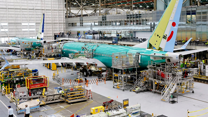 Aviones Boeing 737 Max son ensamblados en la fábrica de Boeing Renton en Renton, Washington, el 25 de junio de 2024. (Jennifer Buchanan/AFP vía Getty Images)