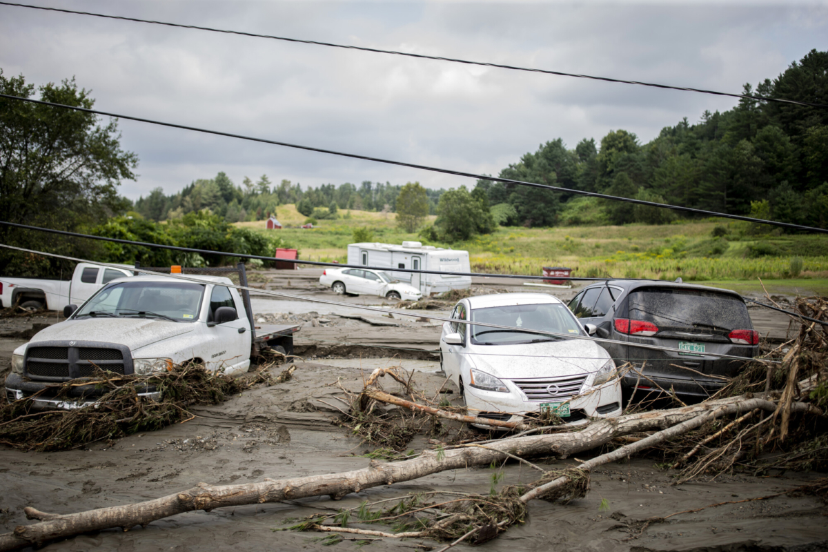 instan-a-poblacion-a-estar-unidos-tras-inundaciones-vermont.jpg