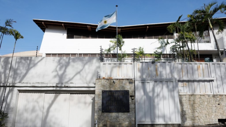 Residencia de la Embajada de la República Argentina en la ciudad de Caracas el 16 de marzo de 2020 en Caracas, Venezuela. (Leonardo Fernández Viloria/Getty Images)