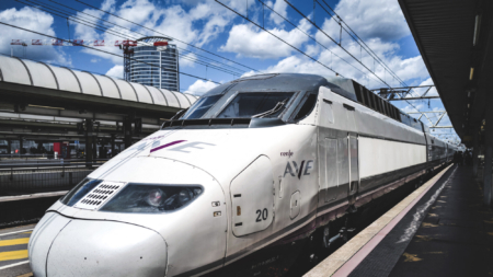 Renfe pone en venta más de 3 millones de billetes para viajes de larga distancia en agosto