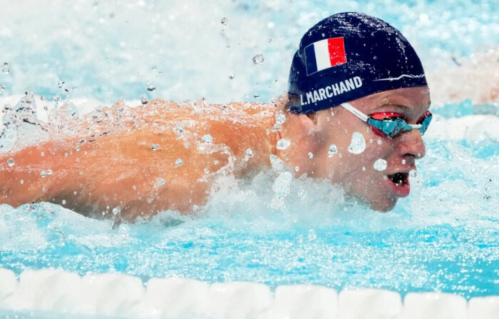 Leon Marchand, de Francia, en las series preliminares de los 200 metros individuales masculinos durante los Juegos Olímpicos de París 2024 en La Défense Arena Nanterre, Francia, el 1 de agosto de 2024. (Rob Schumacher/USA TODAY Sports vía Reuters)