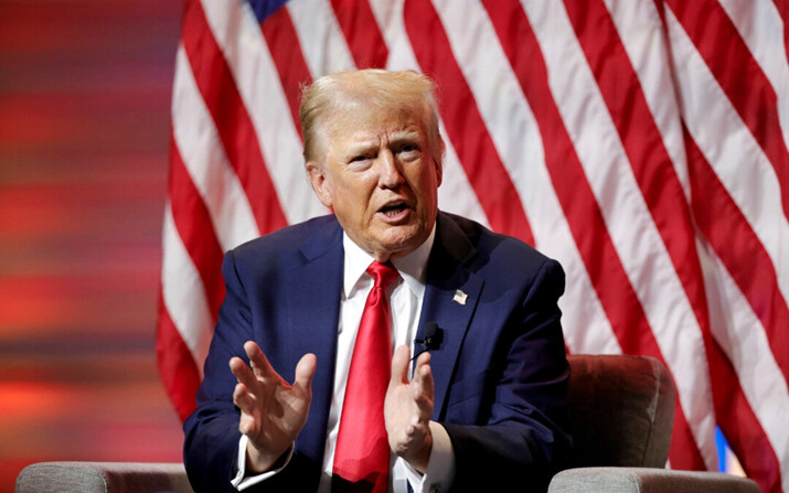 El expresidente y candidato presidencial republicano para 2024, Donald Trump, responde preguntas durante la convención anual de la Asociación Nacional de Periodistas Negros, en Chicago, Illinois, el 31 de julio de 2024. (Kamil Krzaczynski/AFP vía Getty Images)
