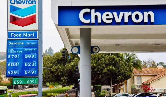 Una gasolinera Chevron en Los Ángeles, California, el 22 de mayo de 2023. (Mario Tama/Getty Images)