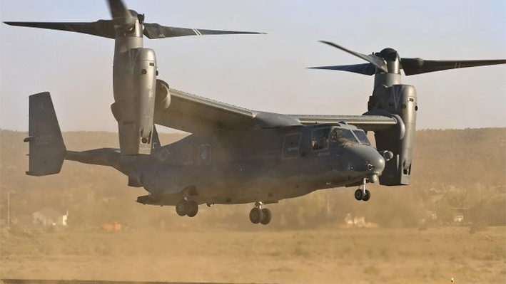 En esta foto de archivo, un avión CV-22 Osprey levanta una nube de polvo al aterrizar en el aeropuerto de Grants/Milan en Grants, Nuevo México, el 7 de junio de 2007. (Matt Hinshaw/Foto AP)
