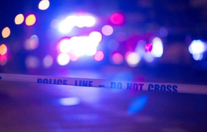 Cinta policial en una carretera cortada. (Bryan R. Smith/AFP vía Getty Images)