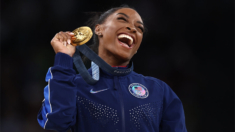 Simone Biles gana la medalla de oro olímpica en salto de caballo