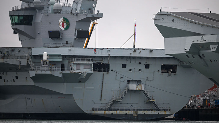 El portaaviones HMS Queen Elizabeth atracado en la Base Naval de Portsmouth, el 07 de febrero de 2024 en Portsmouth, Inglaterra. (Finnbarr Webster/Getty Images)
