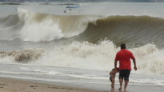 Tormenta tropical Fabio surge frente a costas del Pacífico mexicano