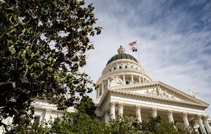 El edificio del Capitolio del estado de California en Sacramento, California, el 18 de abril de 2022. (John Fredricks/The Epoch Times)