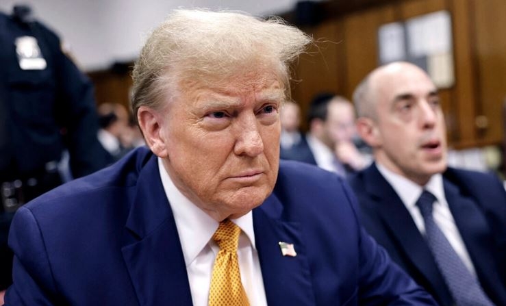 El expresidente Donald Trump asiste a su juicio por presunta falsificación de registros empresariales en la Corte Criminal de Manhattan, en Nueva York, el 14 de mayo de 2024. (Michael M. Santiago/AFP)