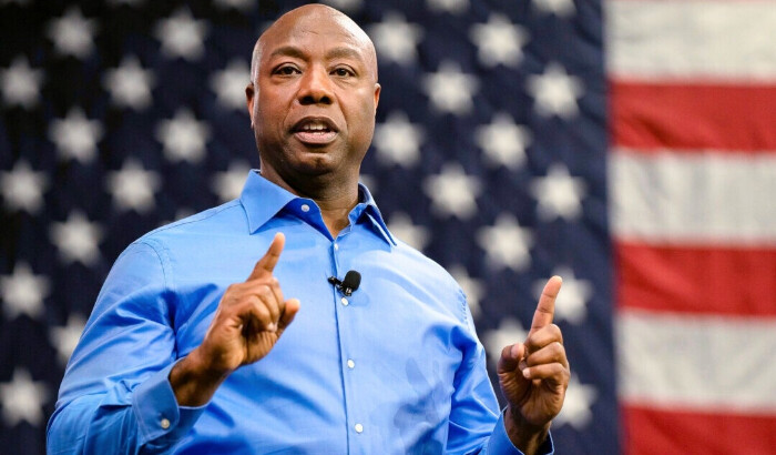 El senador Tim Scott (RS.C.) anuncia su candidatura a la nominación presidencial republicana para 2024 en un evento en el norte de Charleston, Carolina del Sur, el 22 de mayo de 2023. (Allison Joyce/Getty Images)