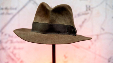 Subastarán sombrero de «Indiana Jones» y otros accesorios de películas famosas