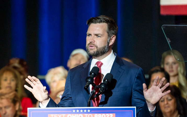 El candidato republicano a vicepresidente, el senador JD Vance (R- Ohio), habla en su primer mitin desde que fue nominado como vicepresidente por el expresidente Donald J. Trump, en Middletown, Ohio, el 22 de julio de 2024. (Madalina Vasiliu/The Epoch Times)