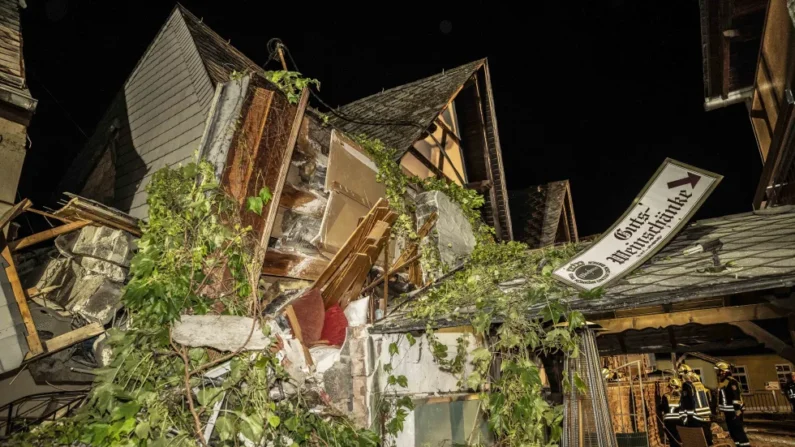 En la imagen, restos tras el derrumbe parcial de un hotel en Kroev, Alemania, el 7 de agosto de 2024. (Christian Schulz/Foto Hosser/dpa vía AP)
