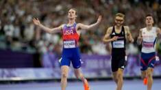 Cole Hocker de EE.UU. sorprende con el oro en 1500 metros masculinos, superando a Kerr e Ingebrigtsen