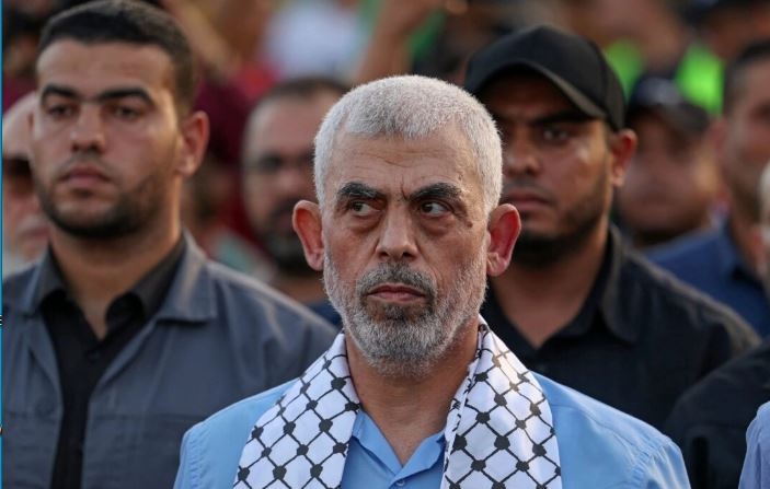 Yahya Sinwar asiste a un mitin en la ciudad de Gaza el 1 de octubre de 2022. (Mahmud Hams/AFP vía Getty Images)